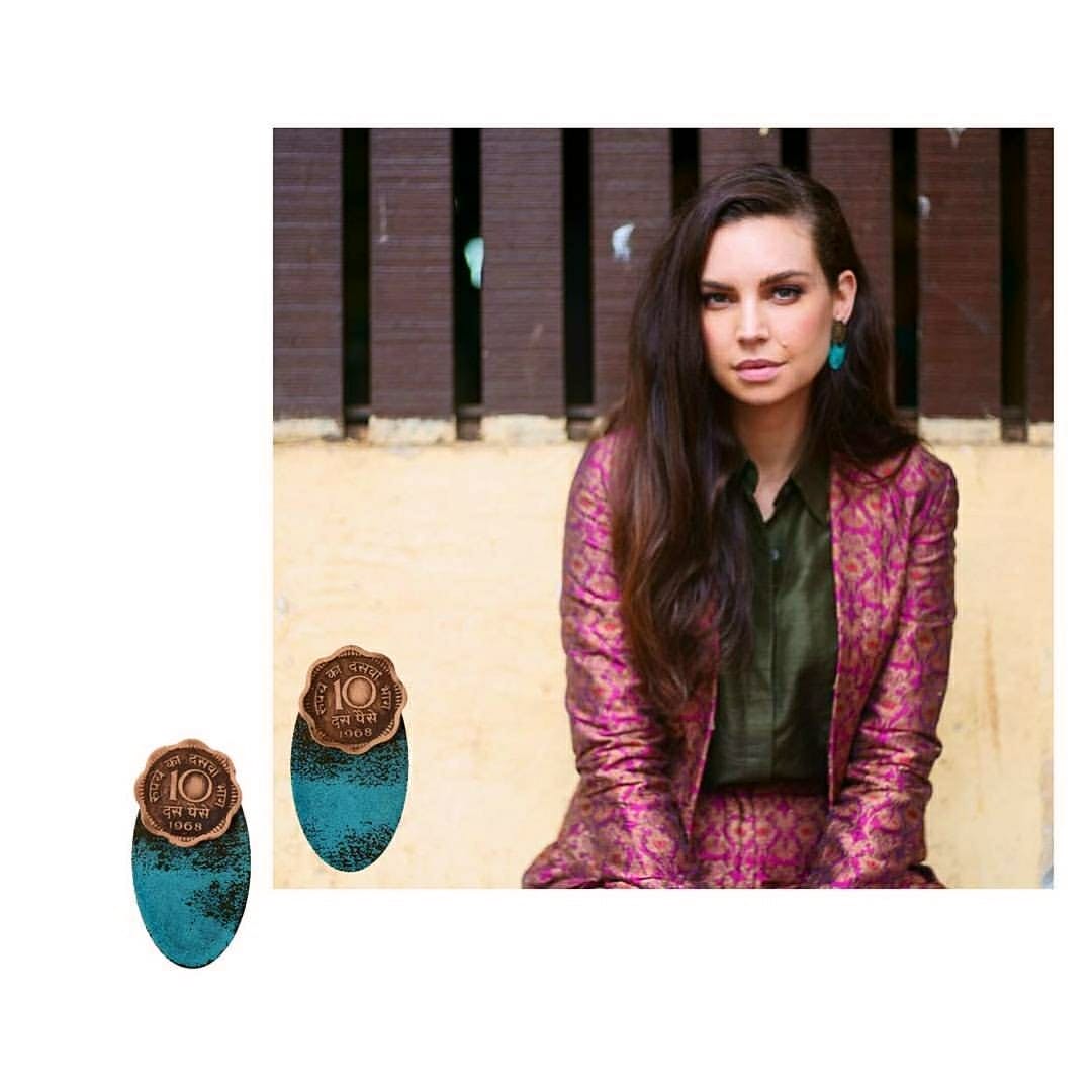 Turquoise,Teal,Purple,Beauty,Violet,Brown,Fashion,Outerwear,Neck,Turquoise