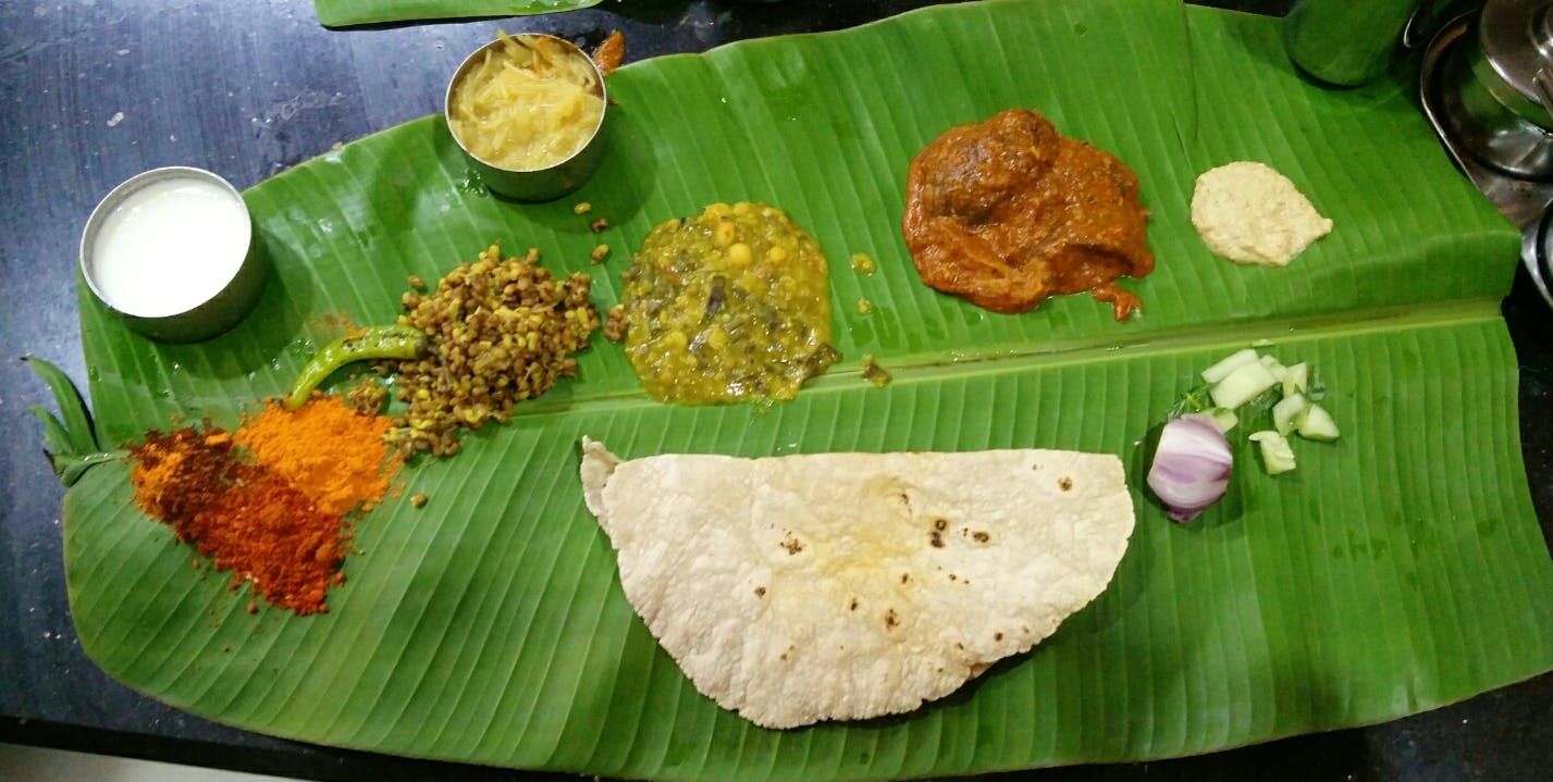 Dish,Food,Cuisine,Sadya,Banana leaf rice,Banana leaf,Andhra food,Leaf,Tamil food,Ingredient