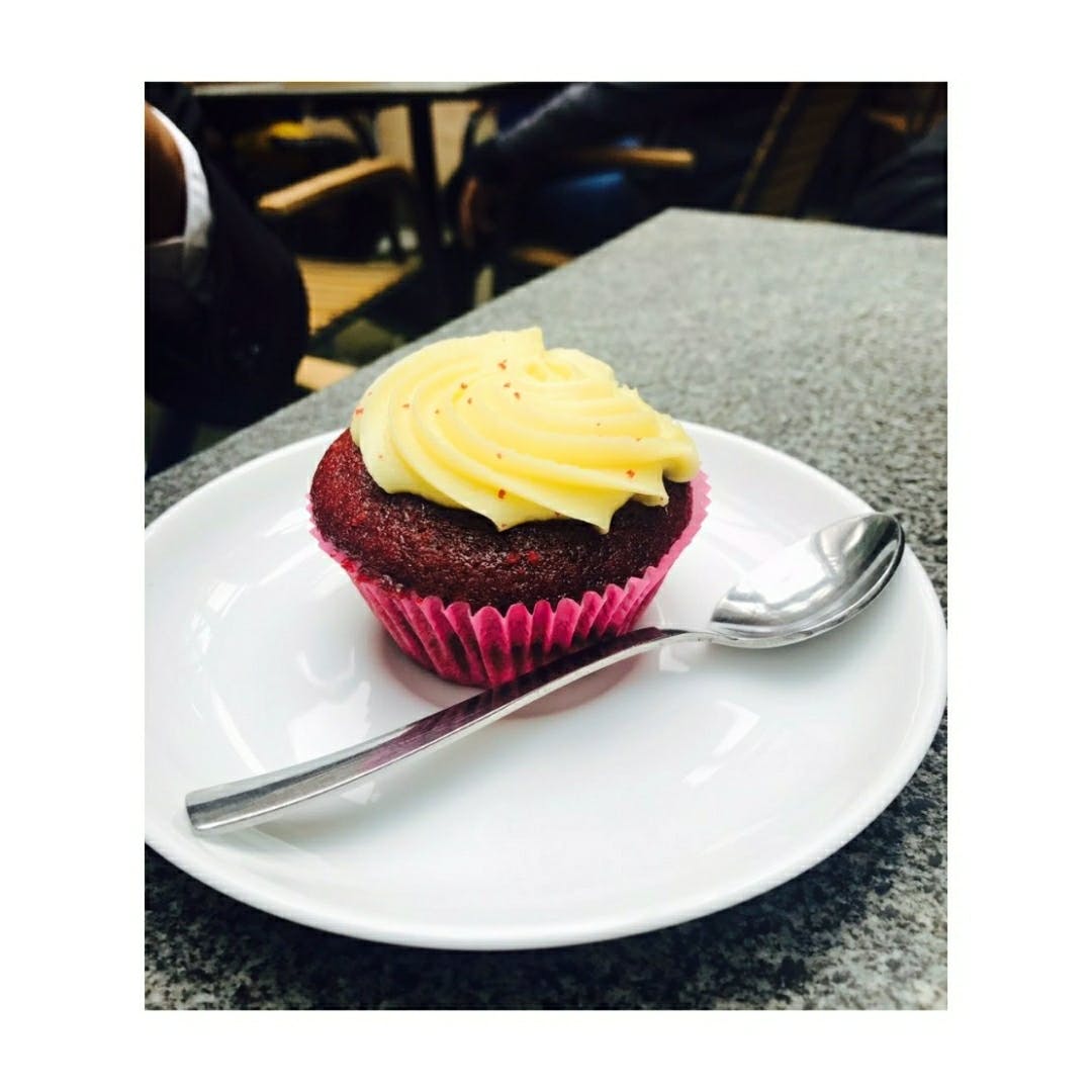 Food,Cupcake,Dessert,Icing,Buttercream,Dish,Cuisine,Baked goods,Cake,Yellow