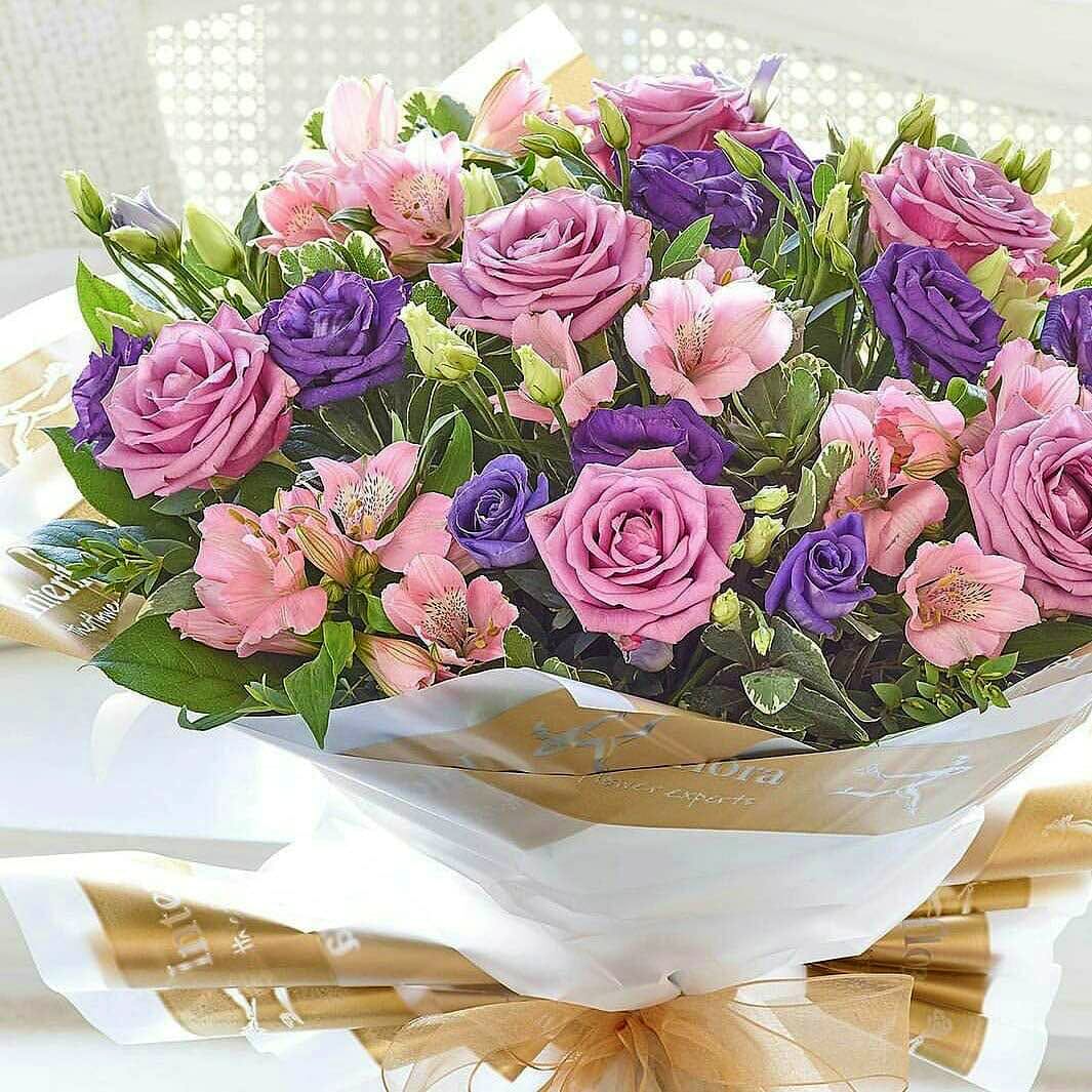 Flower,Bouquet,Cut flowers,Plant,Flower Arranging,Rose,Garden roses,Floristry,Floral design,Pink