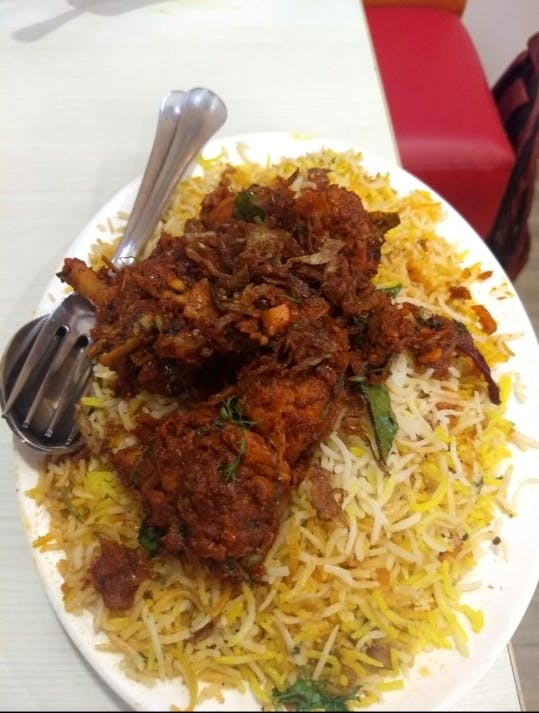 Dish,Cuisine,Food,Ingredient,Biryani,Meat,Hyderabadi biriyani,Mandi,Rice,Fried food