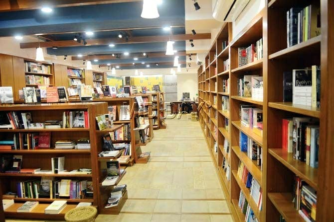 Library,Public library,Bookselling,Building,Bookcase,Retail,Book,Shelving,Publication,Shelf