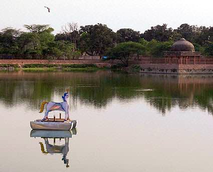 Water,Reflection,Waterway,River,Pond,Lake,Water resources,Botany,Reservoir,Tree