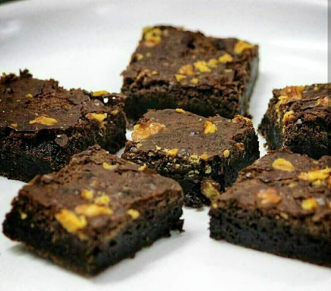 Chocolate brownie,Food,Dish,Cuisine,Dessert,Ingredient,Chocolate,Baked goods,Muscovado,Baking