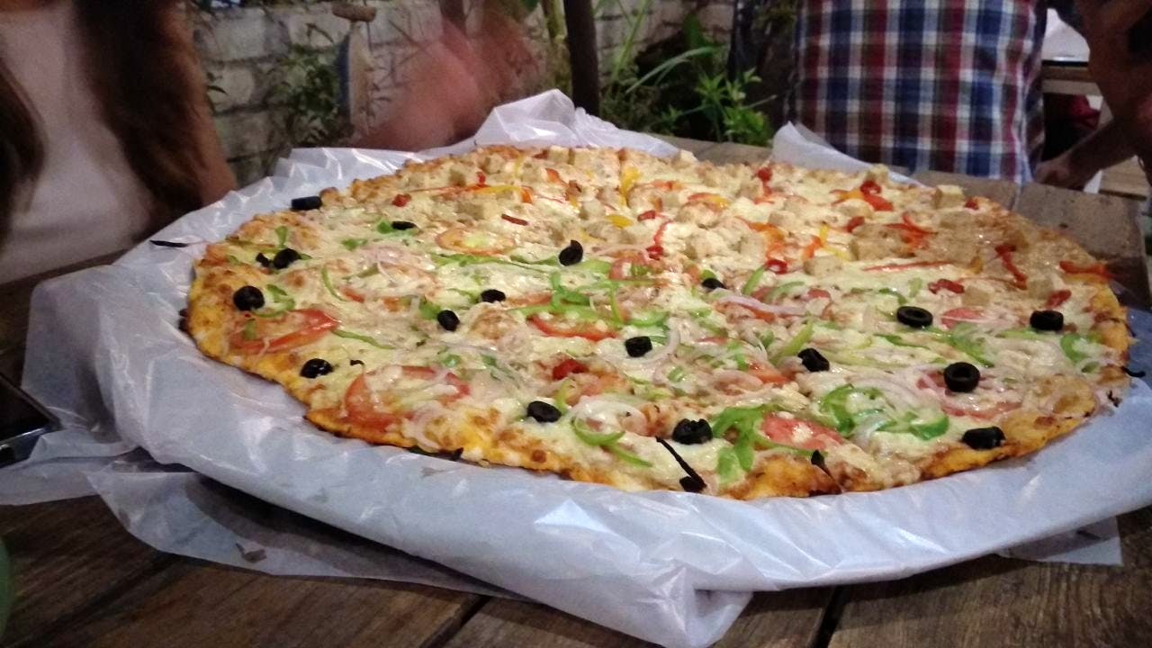 Dish,Food,Cuisine,Pizza,California-style pizza,Ingredient,Pizza cheese,Flatbread,Tarte flambée,Italian food