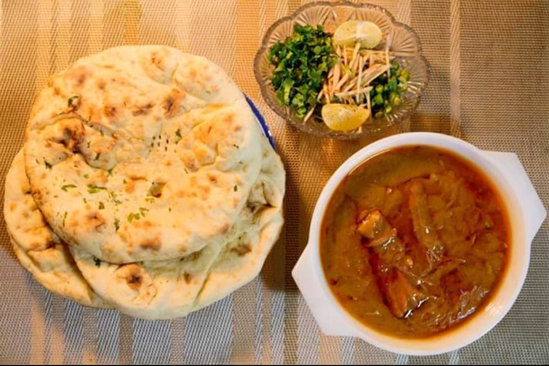 Dish,Food,Cuisine,Naan,Kulcha,Ingredient,Flatbread,Roti,Curry,Produce