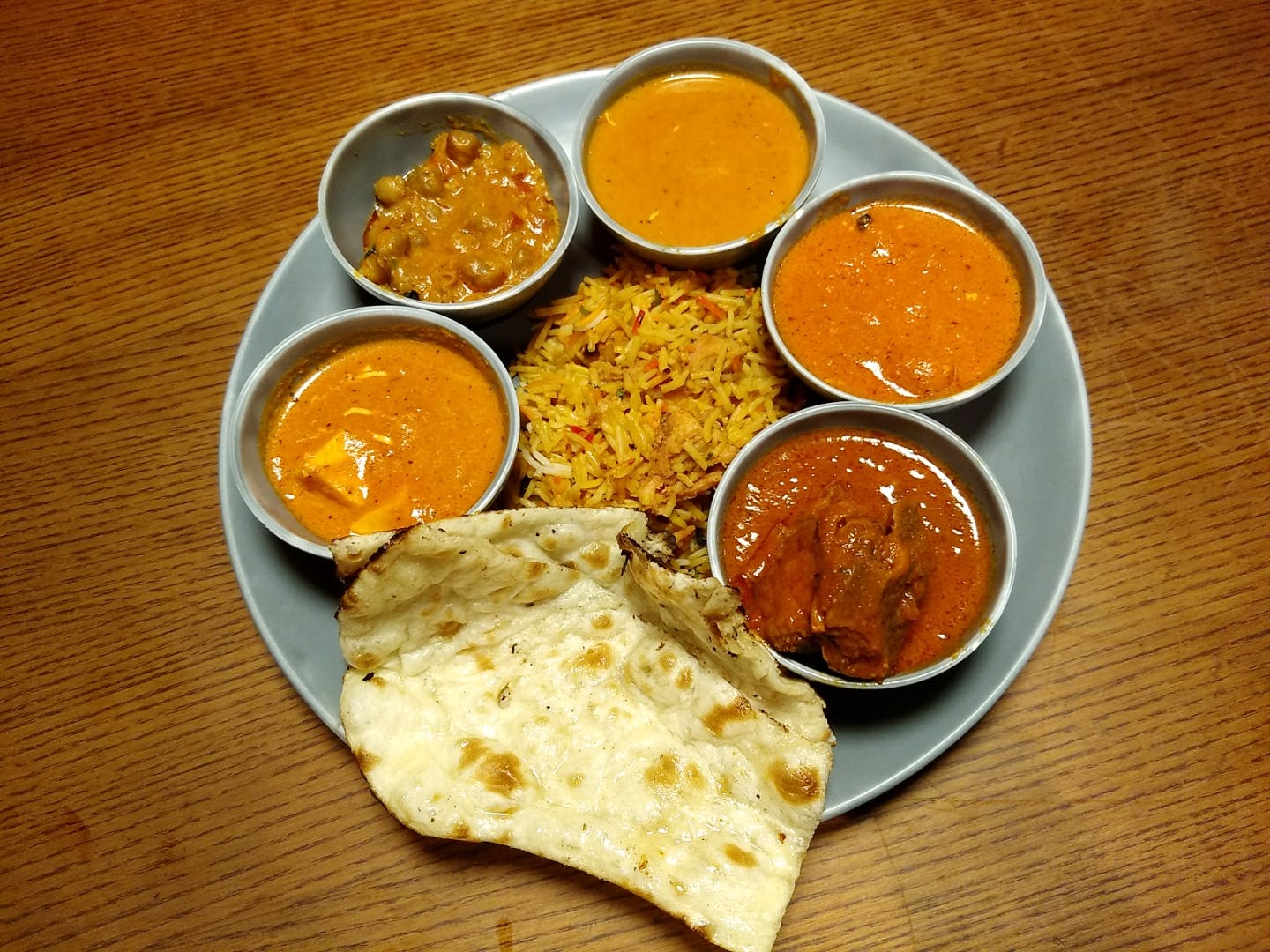 Dish,Food,Cuisine,Naan,Ingredient,Chapati,Punjabi cuisine,Indian cuisine,Maharashtrian cuisine,Curry