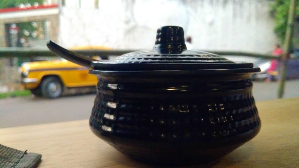 Lid,Cookware and bakeware,Dishware,Dutch oven,Pottery,Tableware,Crock