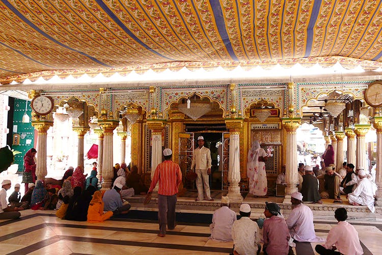 Building,Place of worship,Temple,Religious institute,Ballroom,Column,Interior design,Ceiling