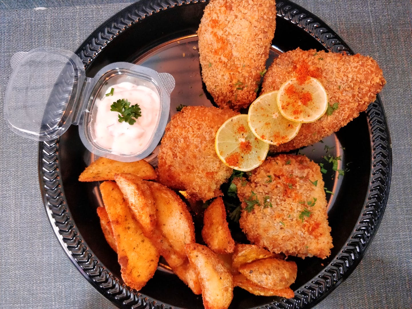 Dish,Food,Cuisine,Fried food,Deep frying,Ingredient,Fritter,Produce,Staple food,Tzatziki