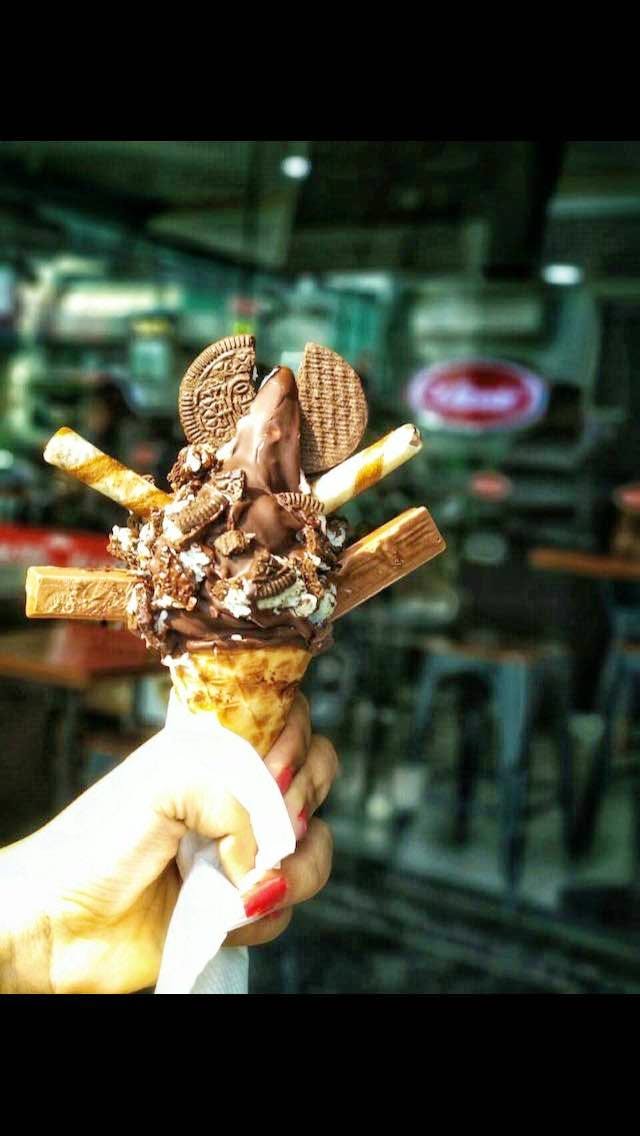 Hand,Ice cream,Frozen dessert,Metal,Action figure,Dessert