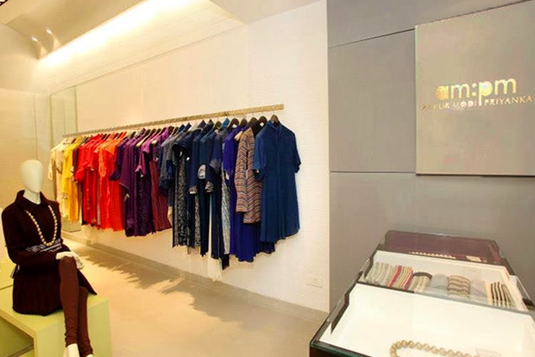 Boutique,Outlet store,Fashion,Room,Design,Interior design,Textile,Building,Closet,Retail