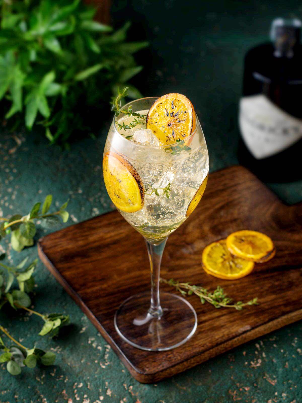 Champagne cocktail,Drink,Gin and tonic,Food,Alcoholic beverage,French 75,Distilled beverage,Wine cocktail,Spritzer,Ingredient