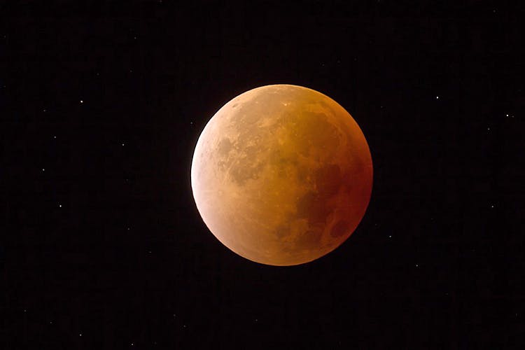 Moon,Atmosphere,Celestial event,Astronomical object,Lunar eclipse,Atmospheric phenomenon,Beauty,Midnight,Night,Sky