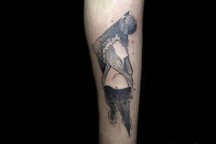 Tattoo,Arm,Human leg,Leg,Joint,Human body,Calf,Flesh,Temporary tattoo,Knee