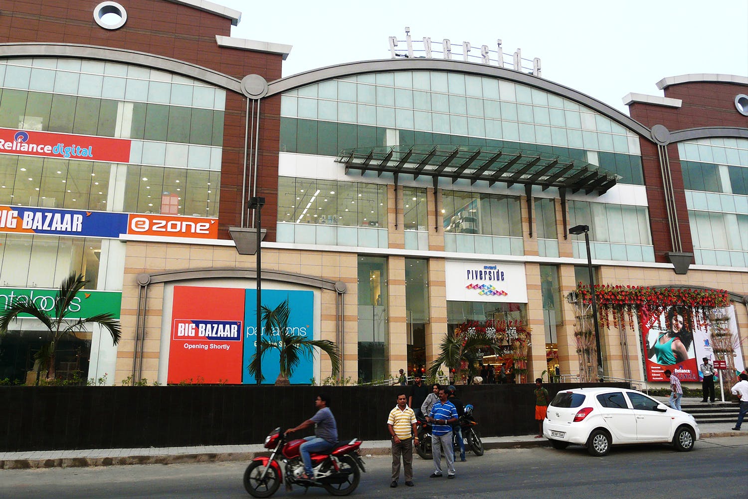 Avani Riverside Mall: Guide To Shopping, Activities & Restaurants