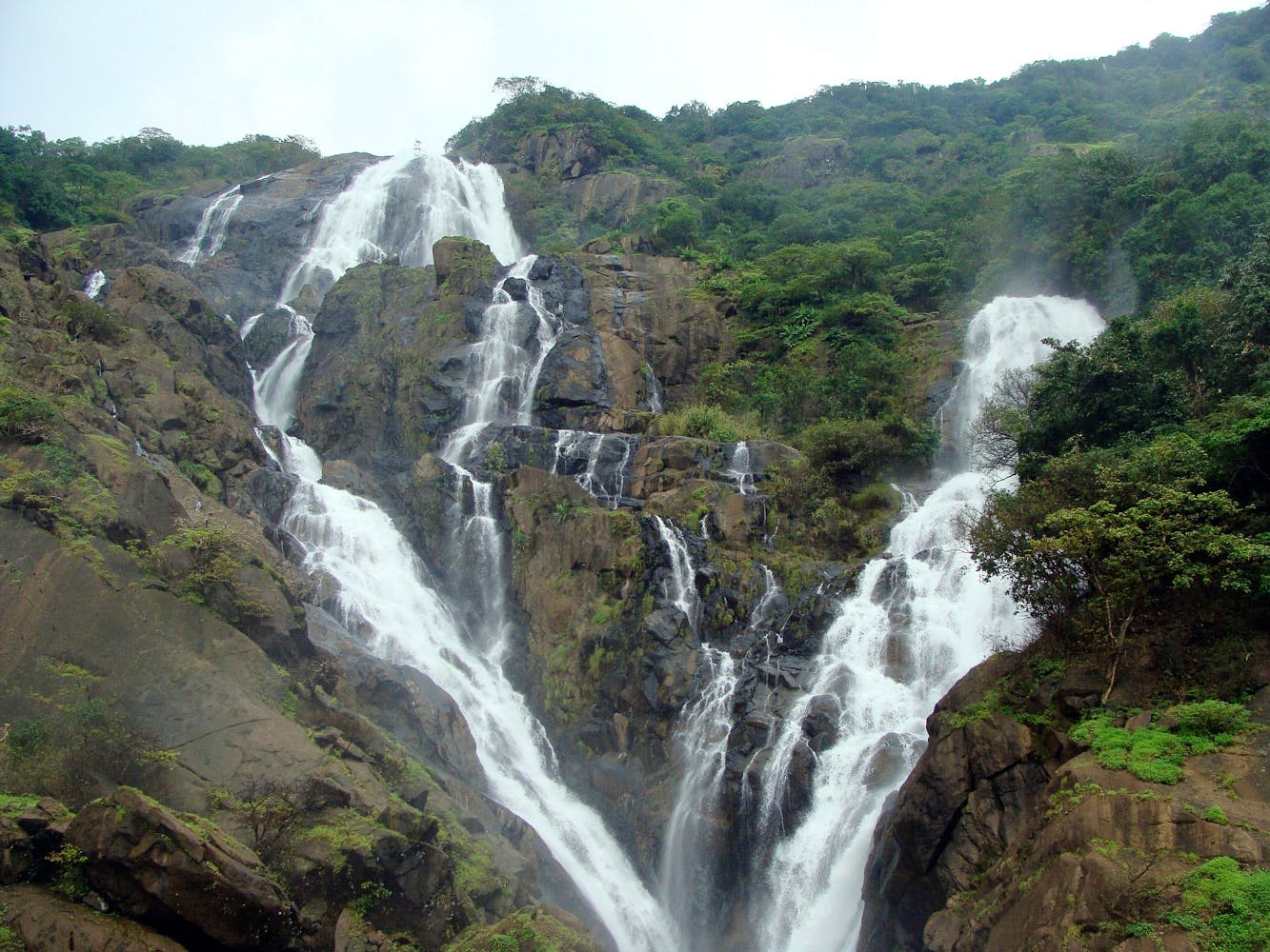 Waterfall,Water resources,Body of water,Natural landscape,Water,Nature,Watercourse,Nature reserve,Chute,Hill station