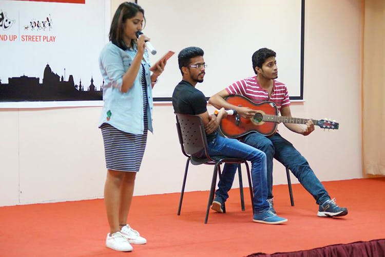 Enjoy Poetry, Music & Plays At Hyderabad Huddle 2018 | LBB, Hyderabad
