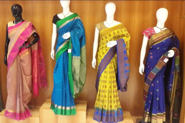 Clothing,Sari,Fashion design,Formal wear,Textile,Boutique,Mannequin,Dress,Blouse,Magenta