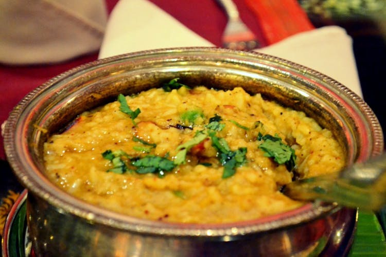 Dish,Food,Cuisine,Ingredient,Bisi bele bath,Curry,Produce,Pongal,Indian cuisine,Khichdi