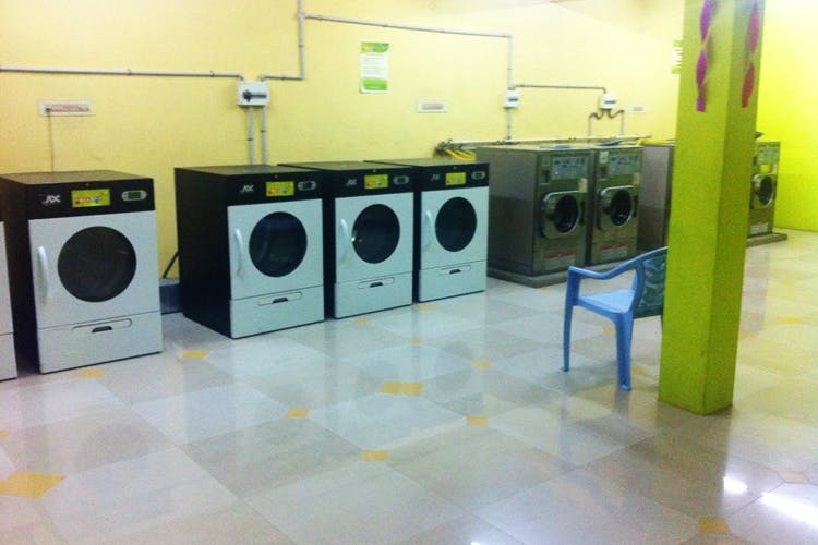 Washing machine,Major appliance,Laundry,Electronics,Clothes dryer,Laundry room,Room,Home appliance,Floor,Flooring