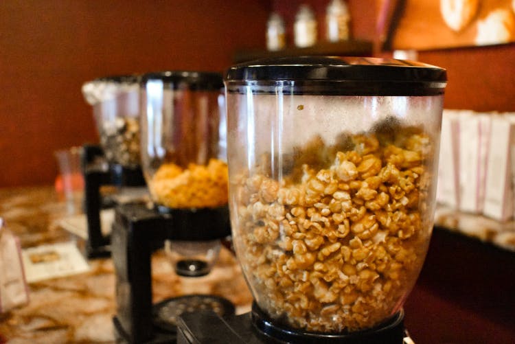 Food,Popcorn,Caramel corn,Kettle corn,Cuisine,Snack,Dish,Ingredient,Granola,Meal