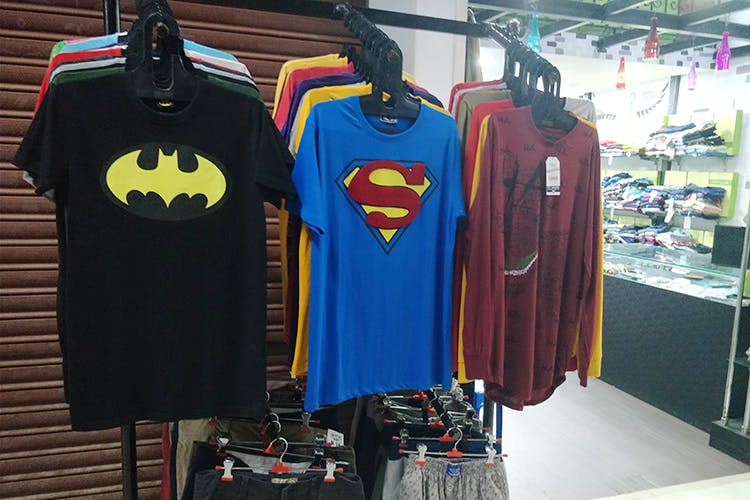 Batman,Superman,Clothing,Superhero,T-shirt,Fictional character,Justice league,Costume,Outerwear,Sportswear