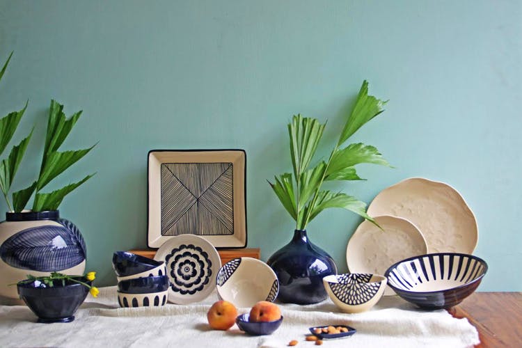 Houseplant,Room,Still life,Plant,Still life photography,Interior design,Furniture,Table,Shelf,Ceramic
