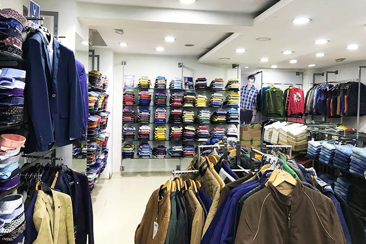 Outlet clothing shop stores