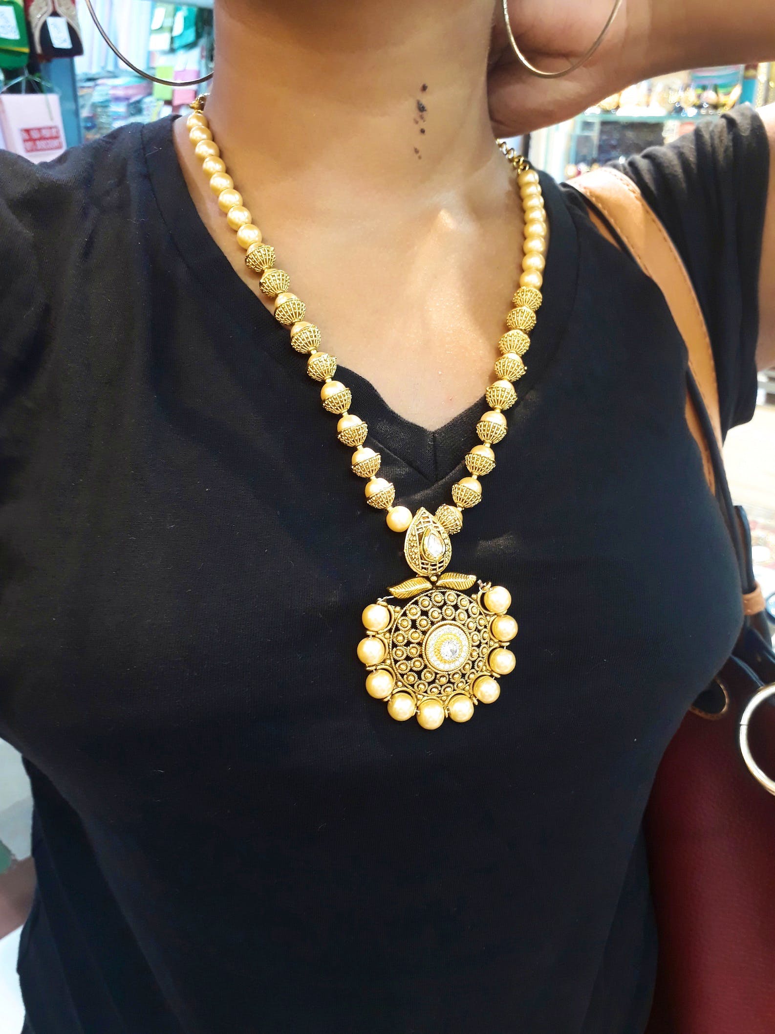 Necklace,Jewellery,Fashion accessory,Body jewelry,Pearl,Chain,Neck,Fashion,Bead,Gold