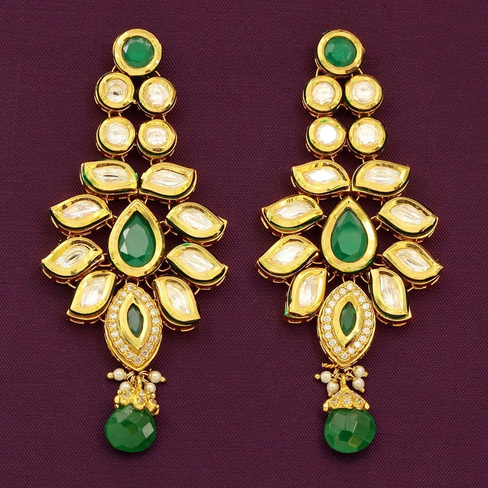 Earrings,Jewellery,Emerald,Fashion accessory,Body jewelry,Gemstone