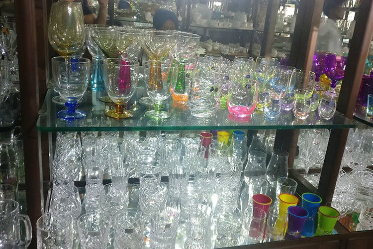 Glass bottle,Glass,Bottle,Drinkware,Water,Stemware,Tableware,Transparent material,Wine glass,Plastic bottle