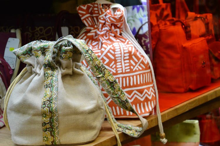 Bag,Handbag,Fashion accessory,Textile,Still life,Luggage and bags,Shoulder bag