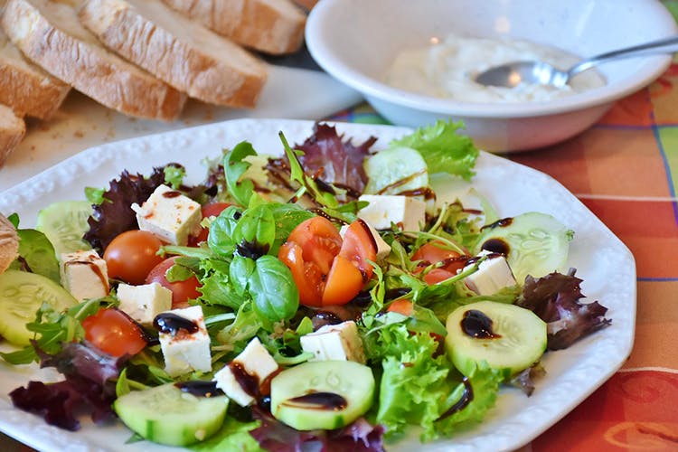 Dish,Food,Cuisine,Garden salad,Greek salad,Salad,Ingredient,Produce,Vegetable,Fattoush