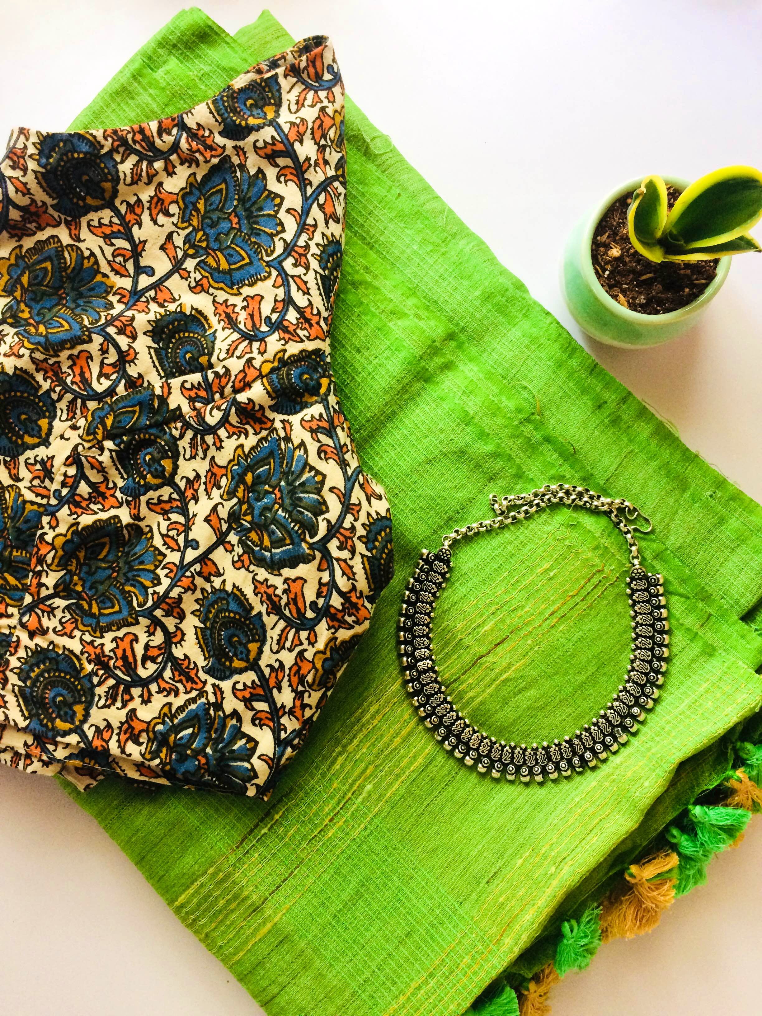 Green,Bag,Fashion accessory,Coin purse,Textile,Pattern,Handbag,Crochet