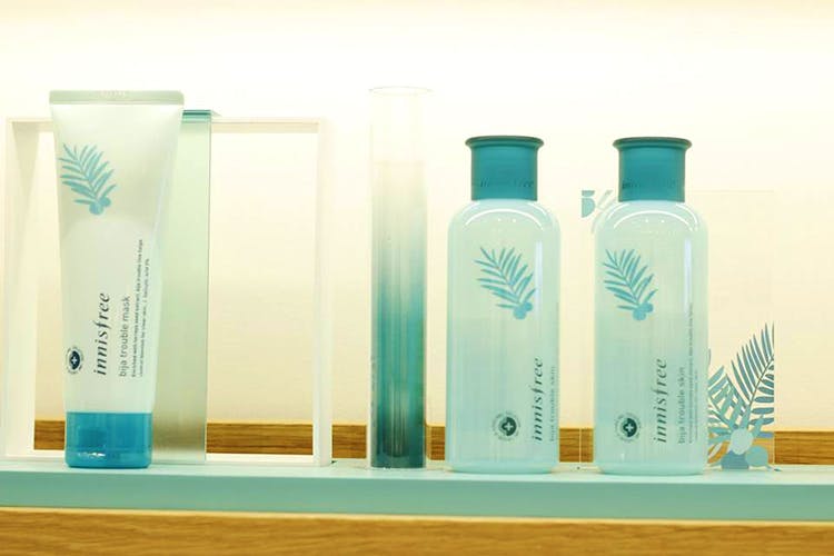 Product,Shelf,Bottle,Personal care,Material property,Plastic bottle,Hair care,Furniture,Solution,Liquid