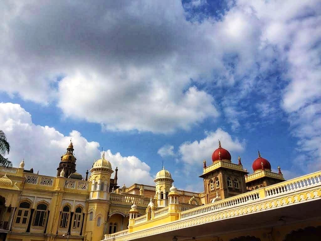 Sky,Cloud,Landmark,Daytime,Architecture,Building,Palace,City,Roof,Cumulus