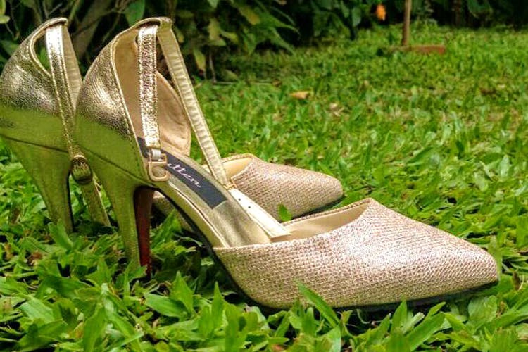 Footwear,Shoe,Grass,High heels,Sandal,Slingback,Basic pump,Plant,Bridal shoe