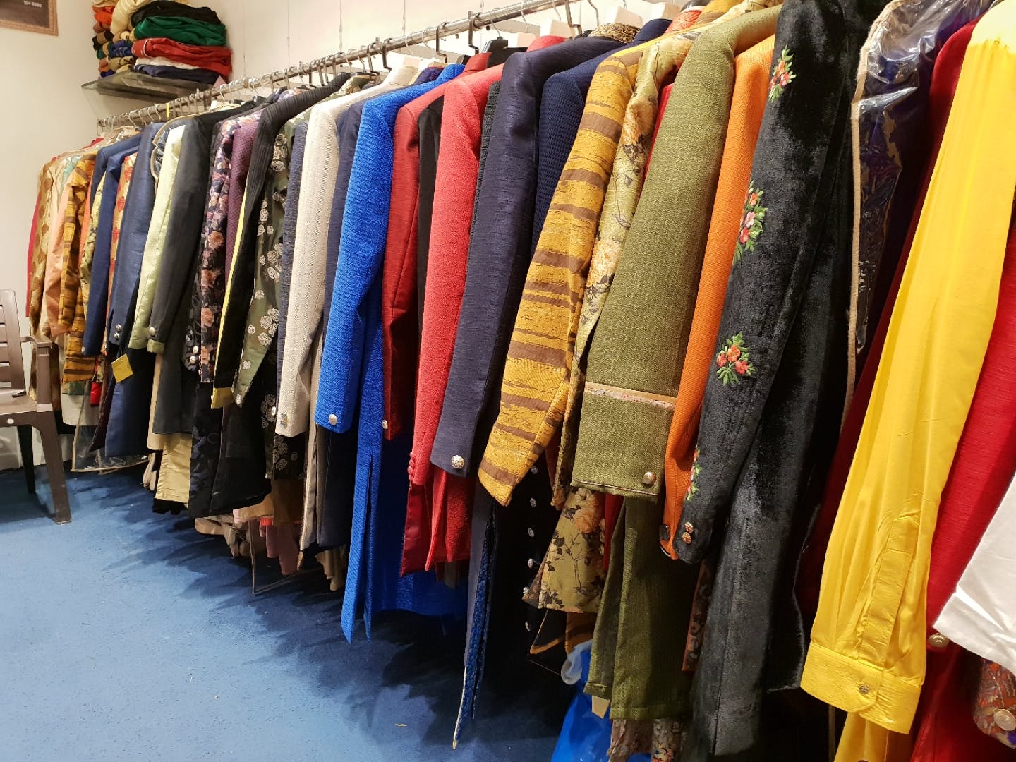 Clothing,Boutique,Room,Textile,Closet,Bazaar,Outlet store,Outerwear,Clothes hanger,Wardrobe