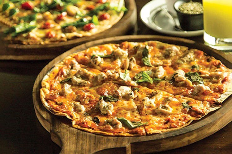 Dish,Food,Cuisine,California-style pizza,Pizza,Ingredient,Pizza cheese,Flatbread,Italian food,Tarte flambée