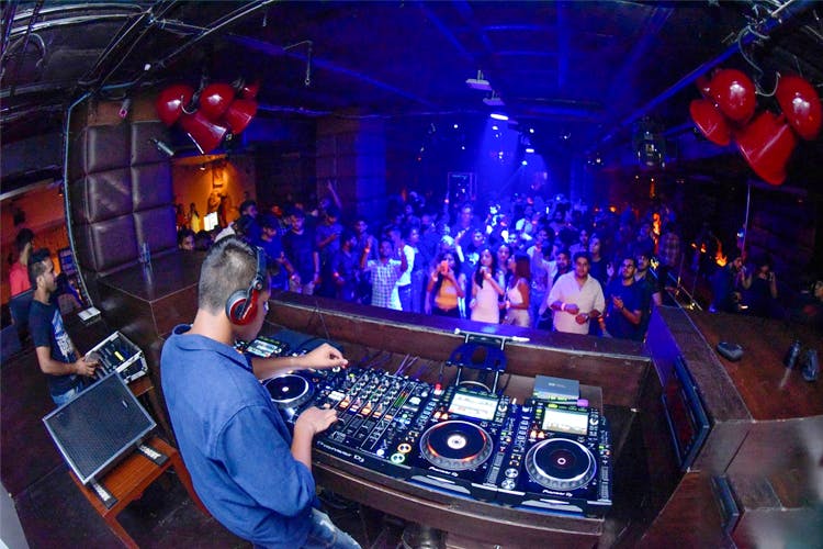 Nightclub,Deejay,Electronics,Music venue,Disco,Disc jockey,Music,Event,Cdj,Photography