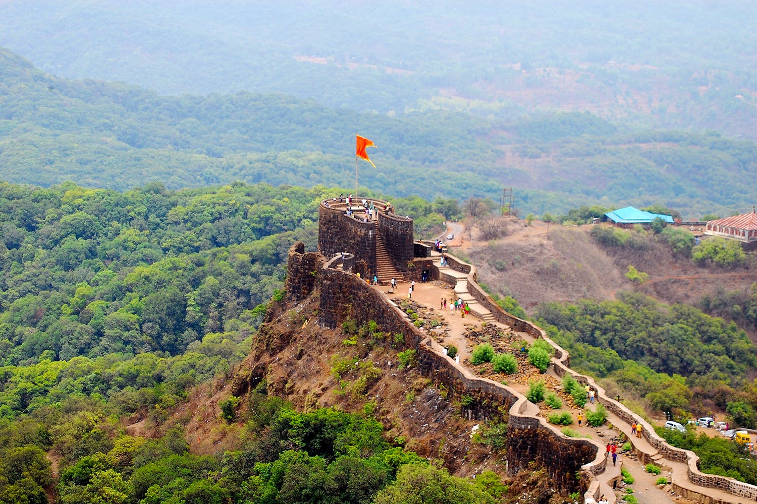 Hill station,Vegetation,Mountainous landforms,Geological phenomenon,Hill,Mountain,Ridge,Rock,Landscape,Tourism