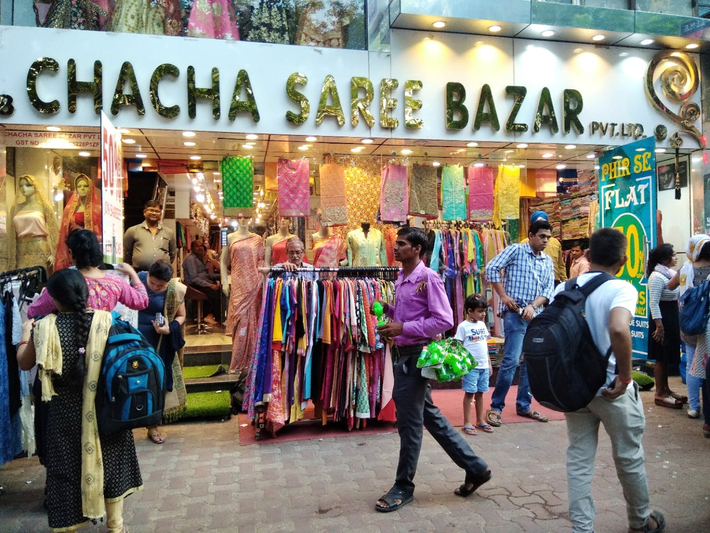 Bazaar,Market,Marketplace,Public space,Shopping,Pedestrian,Street,Building,City,Retail