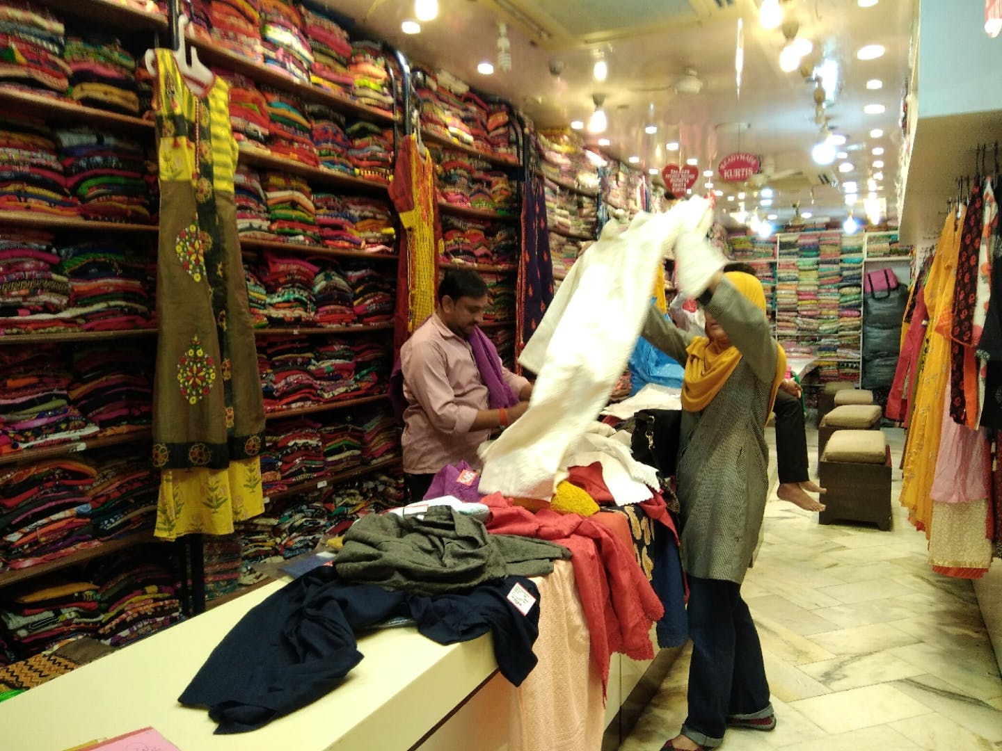 8 Best Markets For Summer Shopping In Delhi | So Delhi