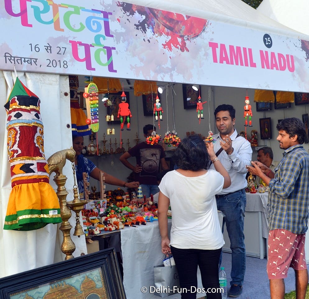 Selling,Market,Bazaar,Street food,Tourism,Marketplace,Building,Stall,City,Food