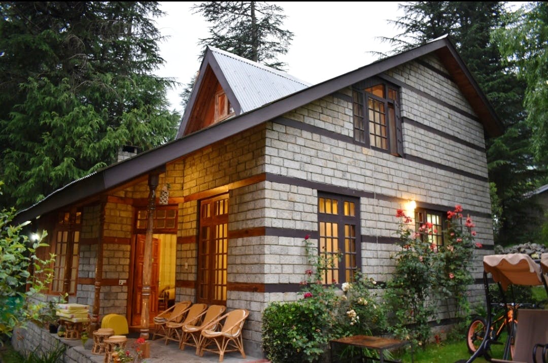 House,Home,Building,Property,Siding,Cottage,Log cabin,Shed,Real estate,Roof