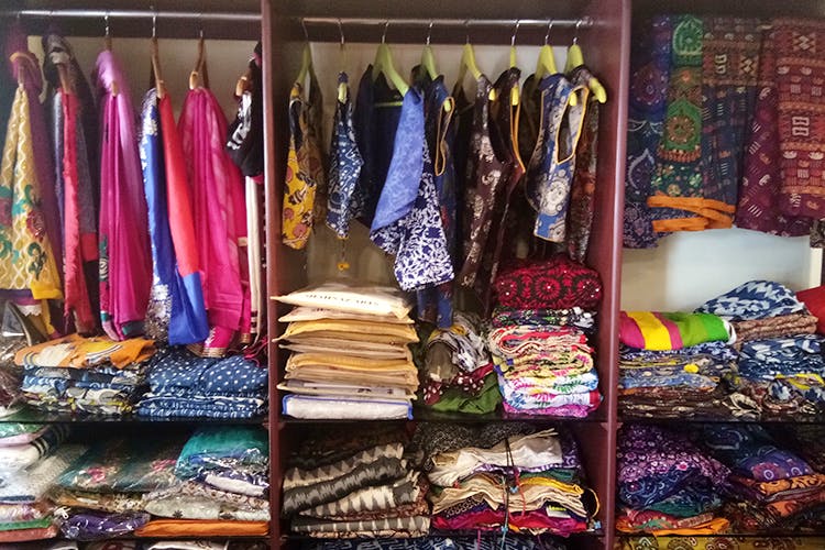 Textile,Boutique,Bazaar,Room,Closet,Wardrobe,Market,Fashion accessory,Furniture,Outlet store