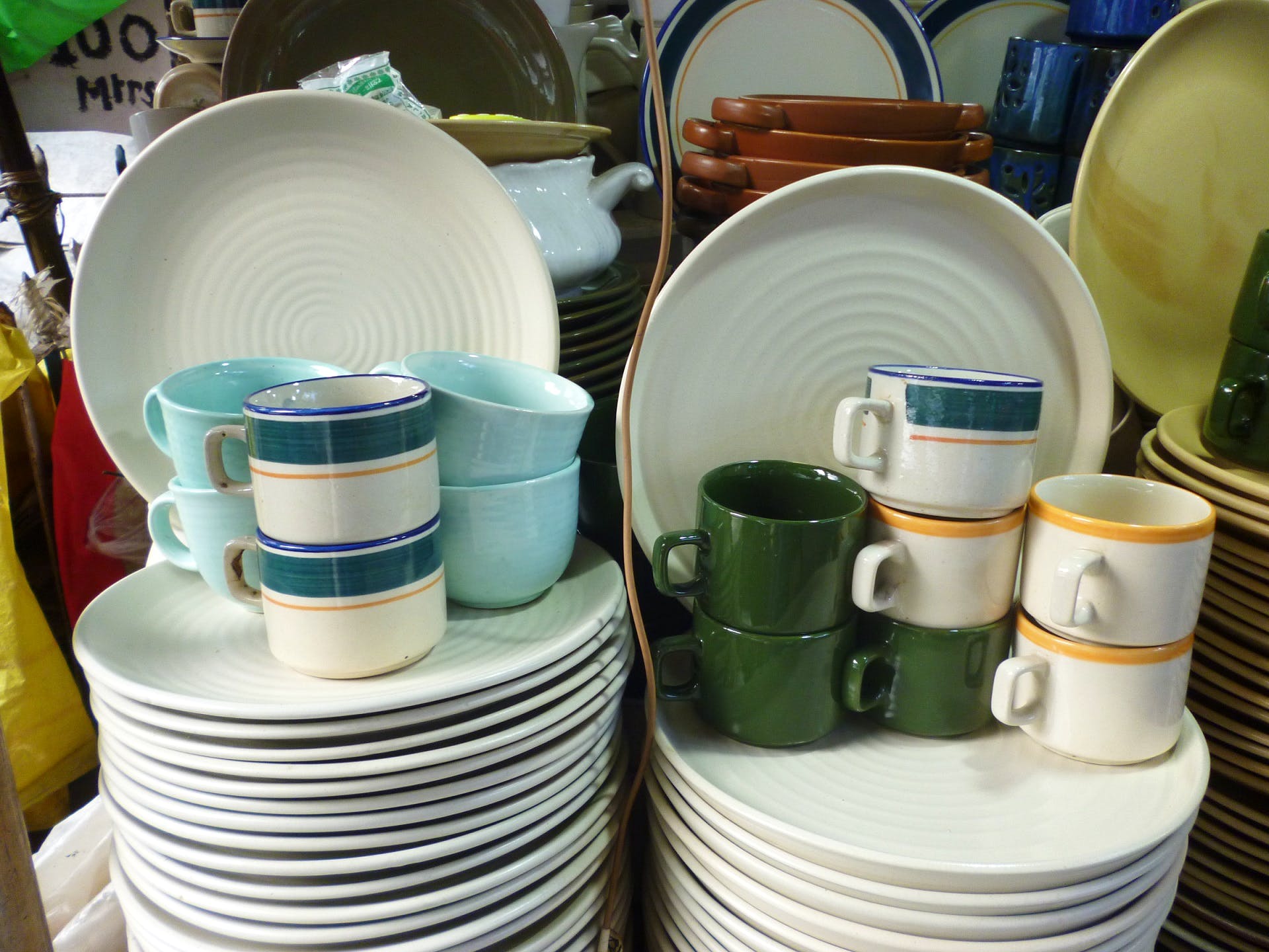 Dishware,Tableware,Dinnerware set,Porcelain,Vacuum flask,Plate,Plastic