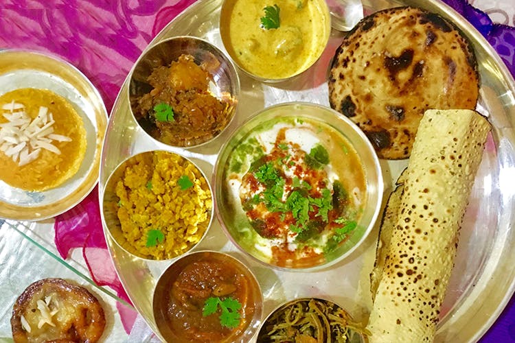 Dish,Food,Cuisine,Ingredient,Punjabi cuisine,Maharashtrian cuisine,Indian cuisine,Sindhi cuisine,Roti,Produce