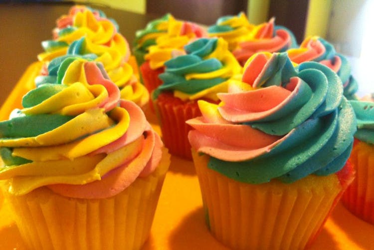 Cupcake,Buttercream,Icing,Sweetness,Food,Cake,Baking cup,Dessert,Sugar paste,Cake decorating